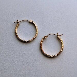 Vintage Designer Solid 14K Yellow Gold Diamond Cut Hoop Pierced Earrings